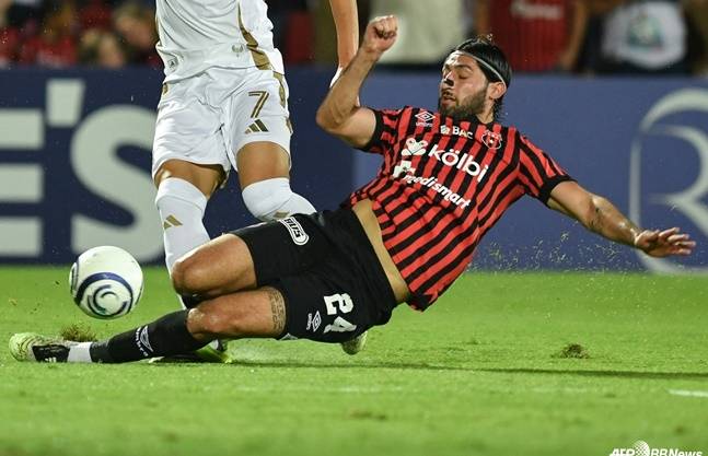 '살인태클→손흥민 멱살잡이 분노' LAFC, 챔피언스컵 극적 8강 진출... 알라후엘렌세 합계 3-2 격파