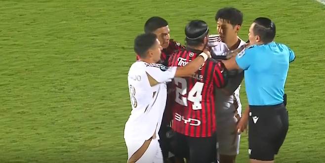 손흥민 살면서 이렇게 화낸 적 있었나…'담그려고' 작정한 태클, SON 분노 대폭발→쏘니까지 경고라니