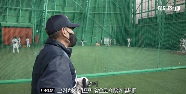 양상문에 김기태에 강인권까지…한화에 KBO 감독이 몇명이야, 결국 68세 김경문 리더십 ‘뭉쳐서 KS 우승까지’