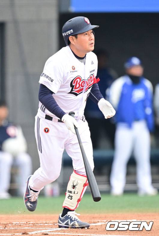 39살인데 연봉 42억 실화냐, 전년 대비 26억 인상→프로야구 연봉킹 등극! 韓 21년차 최고 연봉까지 갈아치웠다