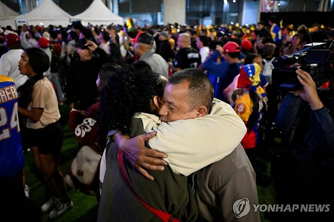 미국 꺾고 WBC 우승한 베네수엘라…국민에 바친 감동의 트로피