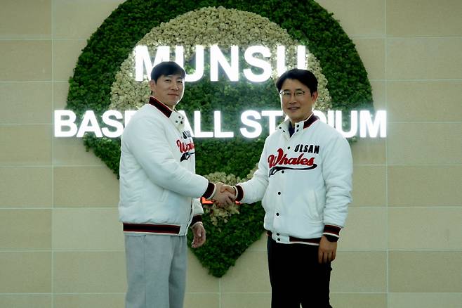 [오피셜] '낭만야구' 43세 베테랑 전격 계약 발표! 은퇴 위기→현역 생활 계속 이어간다