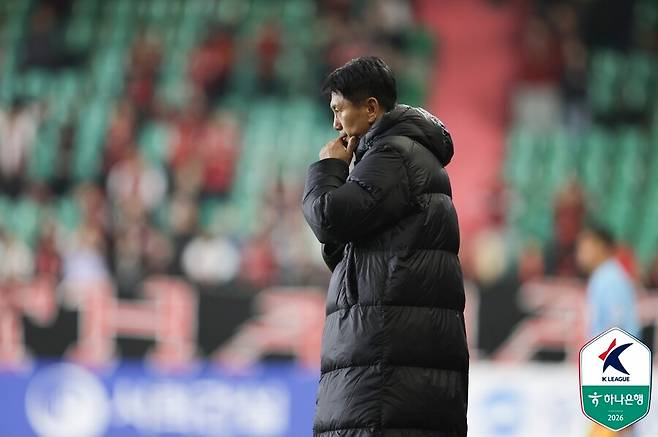 [SPO 현장] 박태하 감독 분노, 이례적 작심발언 “트란지스카 퇴장, 전 세계 어디서도 허용할 수 없는 행동…모든 꿈이 날아갔다”