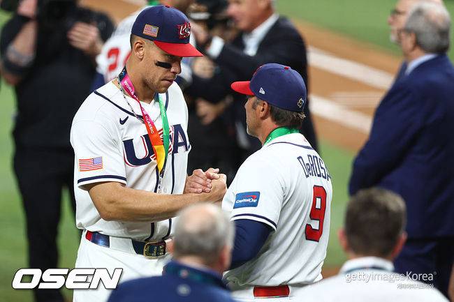 은메달 받자마자 목에서 빼버렸다, 얼마나 분했으면…미국 감독 또 궤변, 결승전에 왜 '165km 마무리' 아꼈나