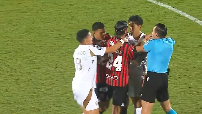 '악' 손흥민 월드컵 출전도 위기, 쏟아지는 살인태클→기어코 쓰러트릴 태세…홍명보호 속 태우나