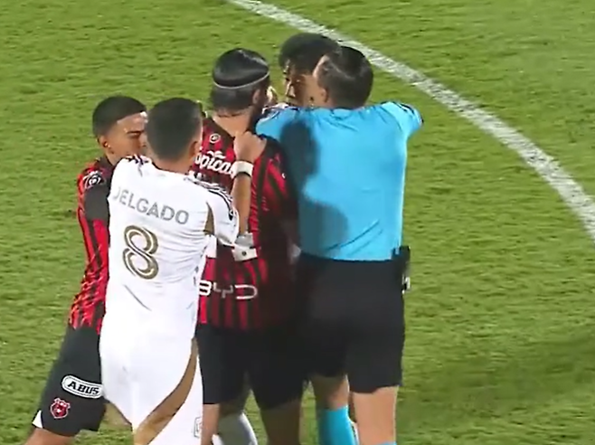 손흥민, '시즌 OUT' 대형사고 끝내 벌어질 뻔…월드컵 못 가나 '또 가슴철렁'→올해 들어 SON 견제 너무 심각하다