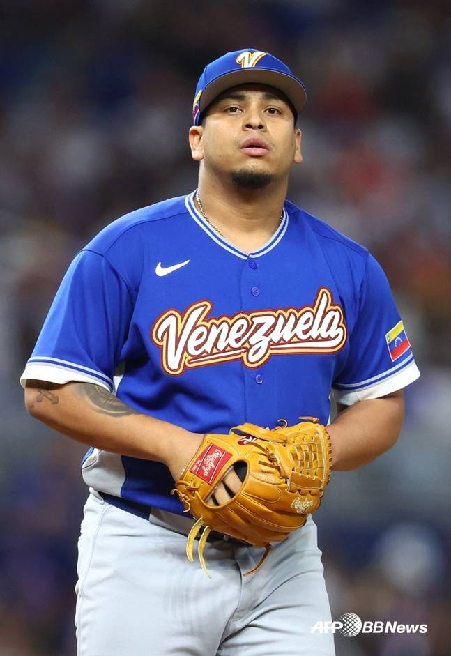 WBC 우승 메달 목에 건 산체스