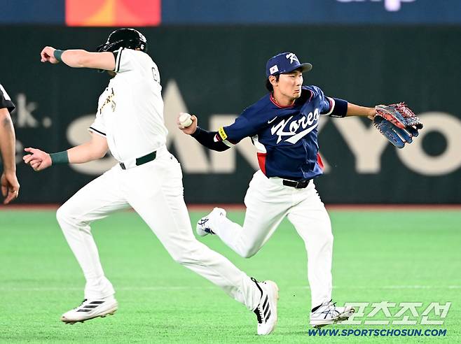 '숨만 쉬어도 성장하는 대회' 신민재-문현빈은 심지어 주전만큼 빛난 조연. 엄청난 레벨업 확실시 → '다음 대표팀'이 더 기대되는 이유