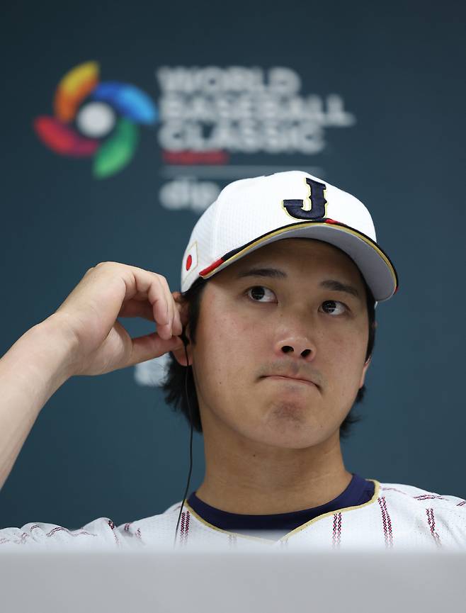 이러니 연봉에 관심 없지, '걸어다니는 중소기업' 우즈도 넘었다, 부수입만 2000억 육박 신기록