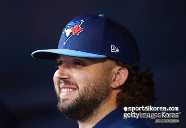 '류현진 바라기'가 어쩌다 이렇게 됐나, 3홈런 몰아 맞고 7실점 '와르르'…'ERA 9.39' 빅리그 생존 가능할까