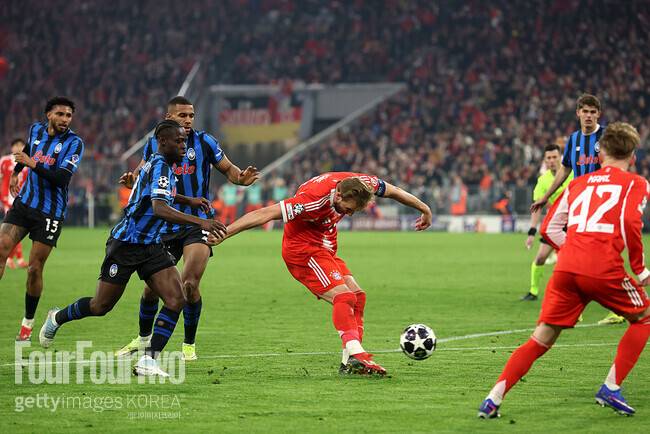 [ucl.review] '김민재 막판 윙백 변신' 뮌헨, '케인 멀티골' 골키퍼 참사 없이 아탈란타에 4-1 대승→8강 진출