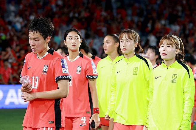 비즈니스석·프라다 논란으로 홍역 치르고도 순항했지만…한국 여자축구, 일본에 1대 4 완패→사상 첫 아시아 정상 도전 실패