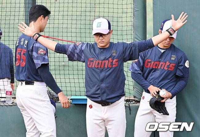 '와 롯데 1위' 90억 계약 반환점 돌았다…'21억' 박세웅, 이제는 '안경 에이스' 거듭날 수 있나