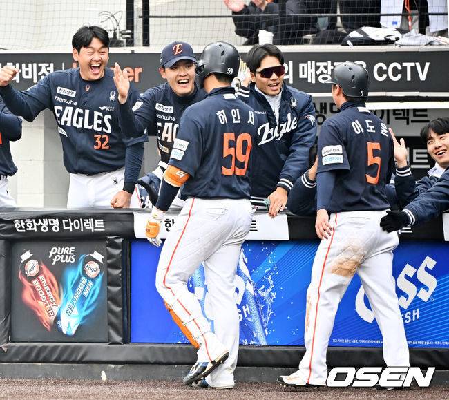 수비형 포수 아니었나? '홈런 1위' 타격까지 터진다…그런데 달감독은