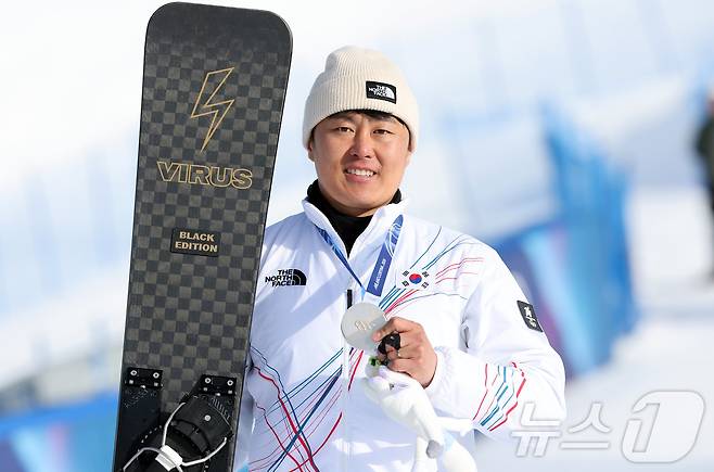 회장님의 특별 보너스…'올림픽 金' 최가온 포상금 총 4억원 받았다