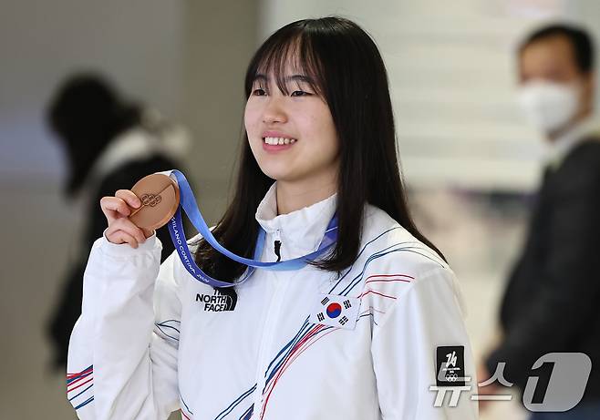 회장님의 특별 보너스…'올림픽 金' 최가온 포상금 총 4억원 받았다