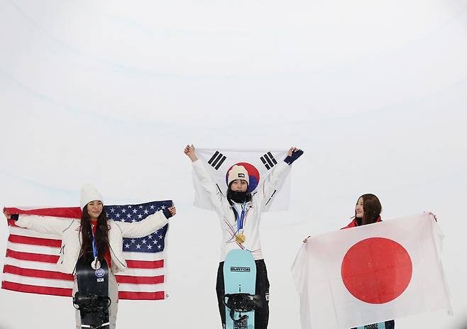 '3곳 골절→기적의 금메달' 최가온, 포상금 4억 사용 계획은? …