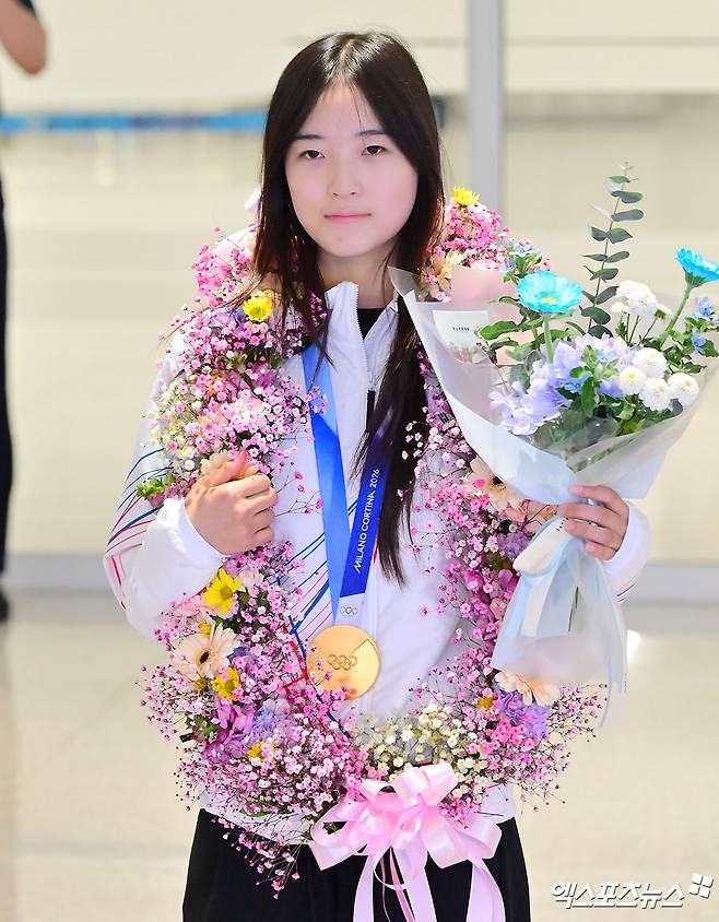 '3곳 골절→기적의 금메달' 최가온, 포상금 4억 사용 계획은? …