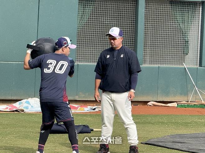 “롯데야! 그만 좀 쳐!” 사직 관중석에 울려 퍼진 행복한 비명…‘천적’ 로그 무너뜨린 화력쇼→‘봄데’ 느낌과 사뭇 다르다 [SS현장속으로]