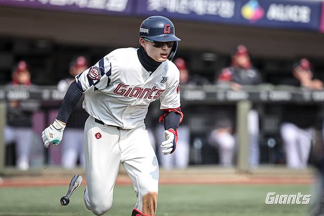 “롯데야! 그만 좀 쳐!” 사직 관중석에 울려 퍼진 행복한 비명…‘천적’ 로그 무너뜨린 화력쇼→‘봄데’ 느낌과 사뭇 다르다 [SS현장속으로]