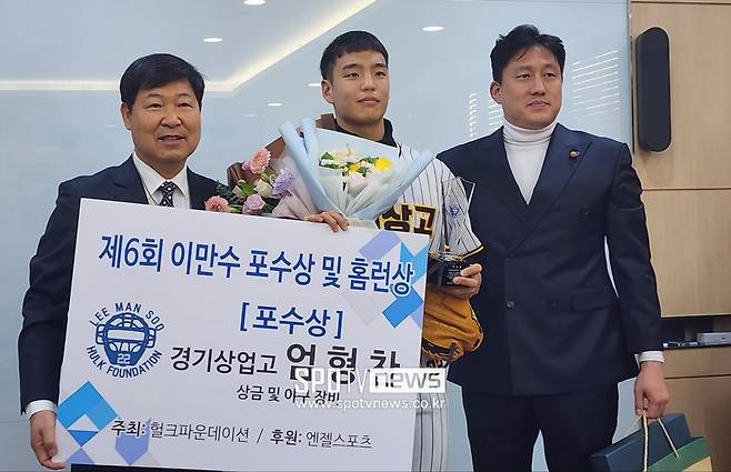 한국에 이런 유망주가 있었어? 마이너 괴물들 사이에 당당히 이름 올렸다, 맞대결까지 가능하다