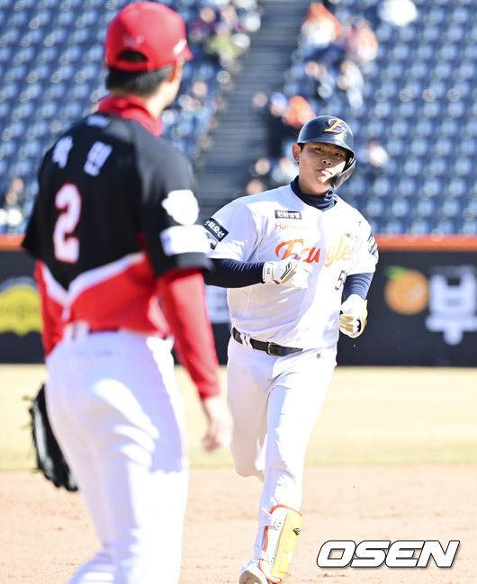 한화 '타격의 팀' 맞죠? 홈런 맞은 만큼 칩니다…'허인서 동점포→김태연 끝내기포' KIA에 7-5 짜릿한 뒤집기승 [대전 리뷰]