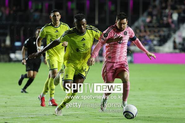 손흥민 2-0 메시