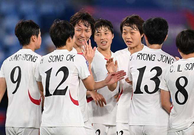 '골골골골' 북한, 16년 만에 여자월드컵 본선행…패자부활전서 대만 4-0 대파