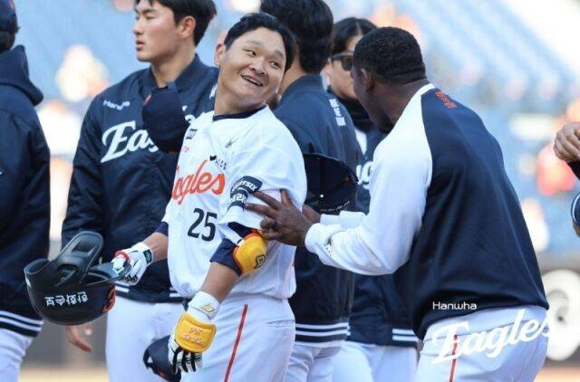 “포수 미트도 하나 사려고요” KIA 전상현 무너뜨렸는데 자리가 없다? 손아섭과 같은 상황…한화가 그만큼 강하다[MD대전]