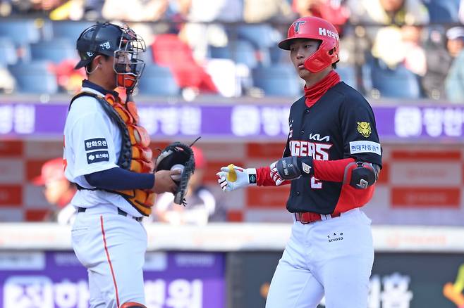 'OPS 1.273' KIA 1R 출신 내야수 방망이 뜨겁다…한화 상대 멀티홈런 쾅쾅→꽃감독 기대감 UP [대전 현장]