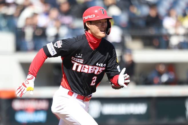 'OPS 1.273' KIA 1R 출신 내야수 방망이 뜨겁다…한화 상대 멀티홈런 쾅쾅→꽃감독 기대감 UP [대전 현장]