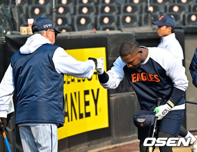 '대이변' 베네수엘라 우승에 페라자도 싱글벙글…