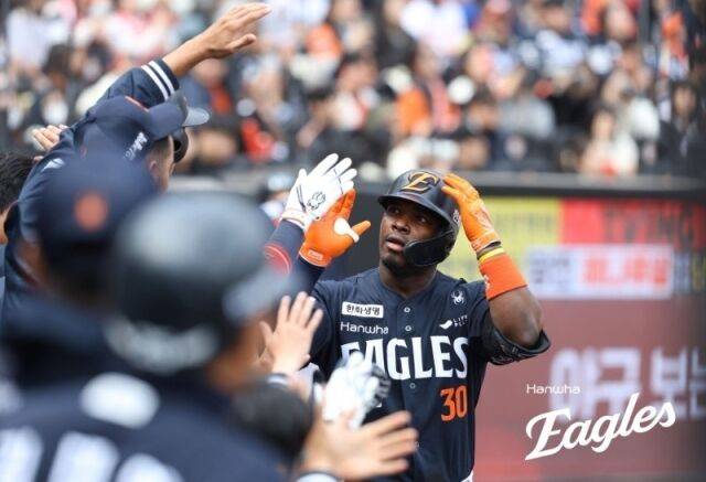 “너무 특별한 베네수엘라 WBC 우승, 한국 사람들 커피 좋아하잖아요?” 페라자 감격…日이기고 한화에 ‘커피 쐈다’[MD대전]