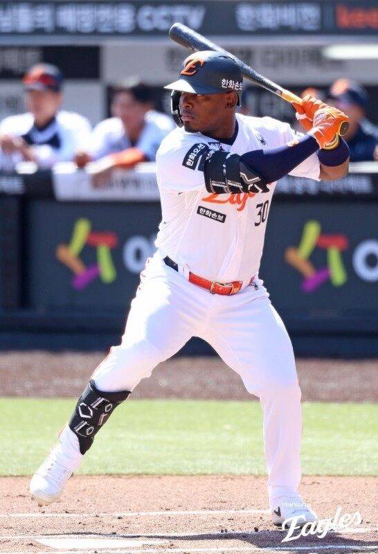 “너무 특별한 베네수엘라 WBC 우승, 한국 사람들 커피 좋아하잖아요?” 페라자 감격…日이기고 한화에 ‘커피 쐈다’[MD대전]