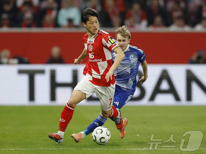 '이재성 90분' 마인츠, UECL 8강 진출…사상 첫 성과