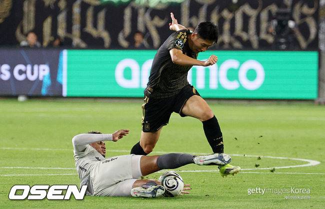 “해병대 손흥민 무섭다” 평소 웃던 그 선수 맞나... 발목 노렸다→손흥민 결국 폭발…충돌 직전까지 갔다