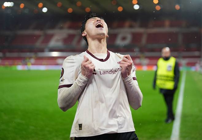 기어코 '영국 무대에서 골 넣었다' 조규성, 통한의 골대 강타…승부차기 1번 키커로 실축 → 미트윌란, 유로파리그 8강행 무산