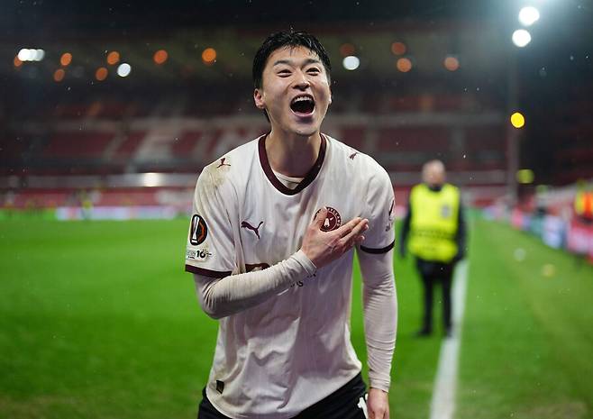 기어코 '영국 무대에서 골 넣었다' 조규성, 통한의 골대 강타…승부차기 1번 키커로 실축 → 미트윌란, 유로파리그 8강행 무산