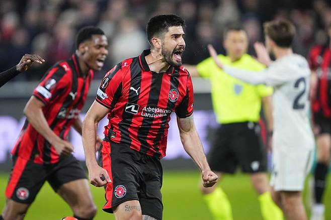 '결승골 영웅→승부차기 실축' '슈퍼 조커' 조규성 1번 키커 실패, 미트윌란 혈투 끝 유로파리그 8강 진출 좌절..'천당과 지옥 오갔다'