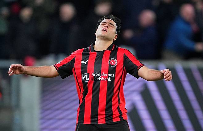 '결승골 영웅→승부차기 실축' '슈퍼 조커' 조규성 1번 키커 실패, 미트윌란 혈투 끝 유로파리그 8강 진출 좌절..'천당과 지옥 오갔다'