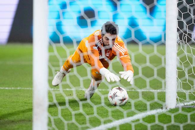 '이건 악몽이야' 손흥민 일대일 막았던 그 골키퍼, 조규성 '앞길'도 막았다…빅찬스 미스에 PK 실축까지, '최악의 하루'