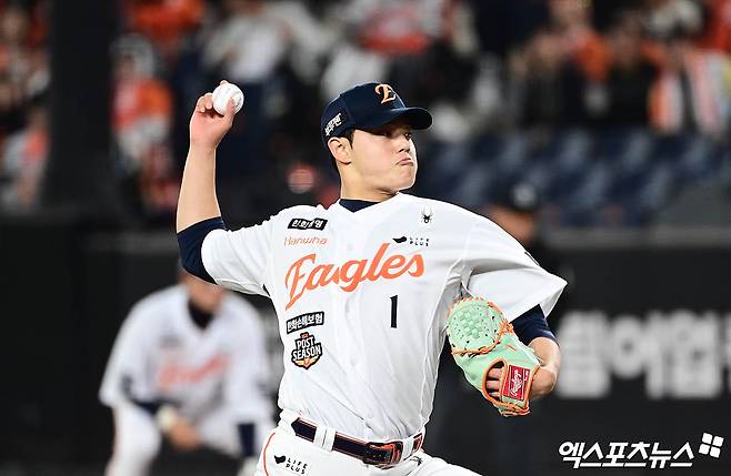 문동주, 2이닝 던지고 사라졌다…왜?