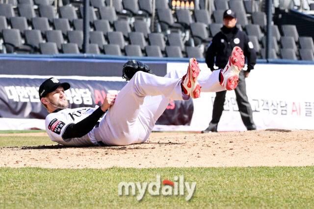 아뿔싸! 시범경기에서 큰 부상 피한 외인…'난 괜찮아!'라고 했지만 가슴 쓸어 내렸다 [곽경훈의 현장]