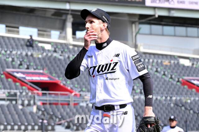 아뿔싸! 시범경기에서 큰 부상 피한 외인…'난 괜찮아!'라고 했지만 가슴 쓸어 내렸다 [곽경훈의 현장]