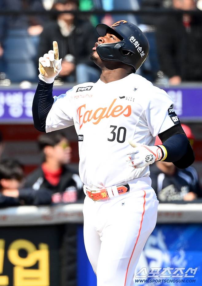 한화 타선 진짜 무섭다…'장단 18안타 폭발' KIA와 화력전 연이틀 승리 [대전 리뷰]