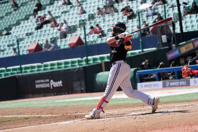 13안타 9득점 폭발→실책-실책-실책-실책-실책 아쉽다... LG, 연이틀 SSG 격파 [MD인천]