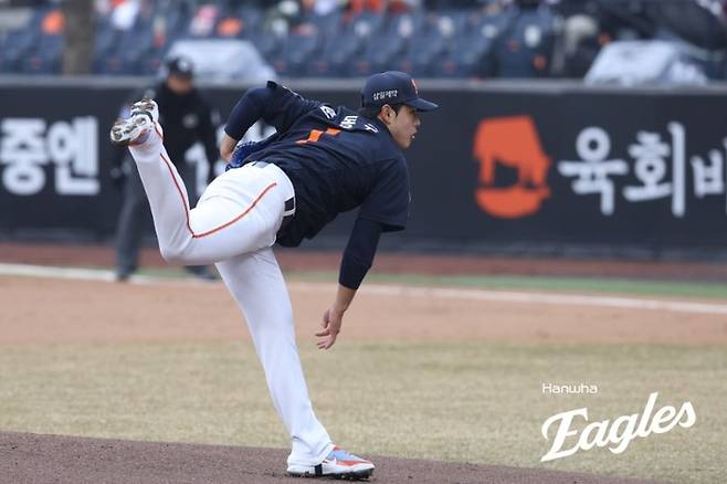 문동주, 갑자기 ‘구속 7㎞’ 하락→최재훈 “몸이 아픈 게 아니라 안 풀렸다”…대전 왕자, 아프면 안 돼 [SS대전in]