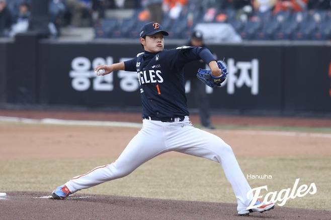 문동주, 갑자기 ‘구속 7㎞’ 하락→최재훈 “몸이 아픈 게 아니라 안 풀렸다”…대전 왕자, 아프면 안 돼 [SS대전in]