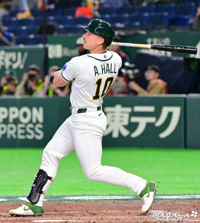 'WBC 2홈런' 호주 4번타자 고래군단 합류!…왜 한국행 택했나