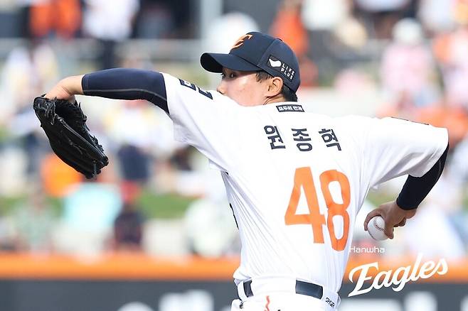 이래서 한화 걱정은 사치인가…155km 강속구로 1이닝 삭제, 100억 거포 보상선수 출혈에도 웃는다